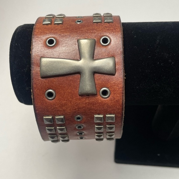 Leather Punk Cross Cuff - Picture 2 of 6